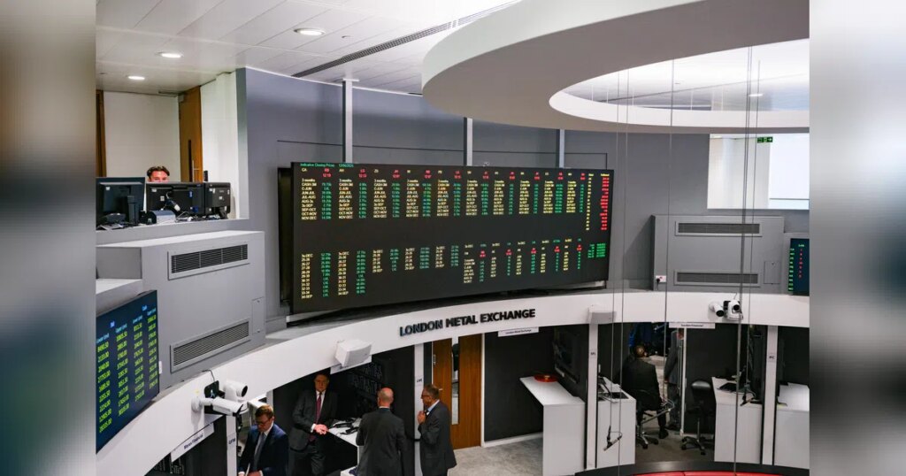 लंदन मेटल एक्सचेंज ने धातु बाजारों में इलेक्ट्रॉनिक कारोबार रोका | बाज़ार समाचार